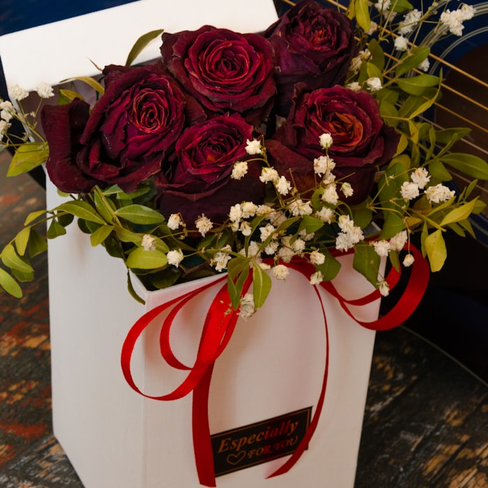 Arreglo de rosas premium en caja para boda